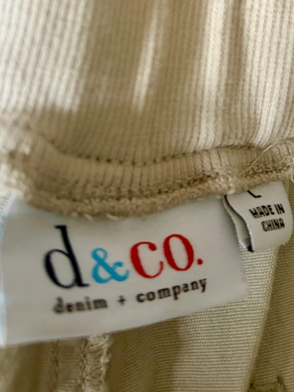 d&co. Cream Women's Shorts